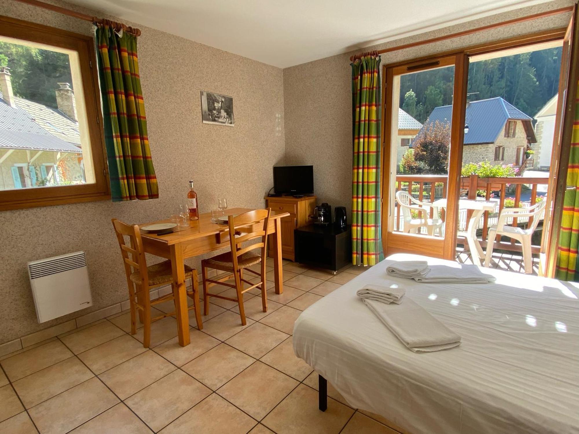 L'Edelweiss Apartment La Chapelle-en-Valgaudemar ภายนอก รูปภาพ